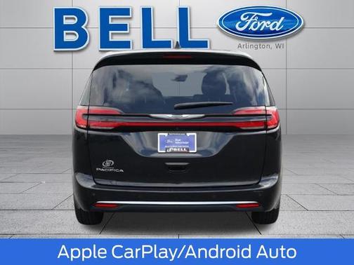 Brilliant Black Crystal Pearlcoat 2023 Chrysler Pacifica TOURING L