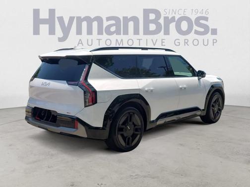 Glacial White Pearl 2025 Kia EV9 GT-Line AWD , VIP Seating