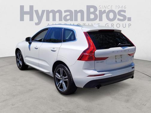 Ice White 2020 Volvo XC60 T5 Momentum