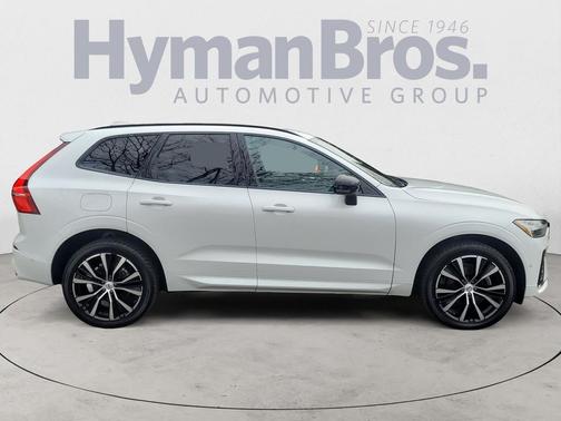 2023 Volvo XC60 B5 Plus Dark Theme