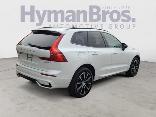 2023 Volvo XC60 Plus Dark Theme