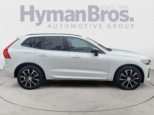 2023 Volvo XC60 Plus Dark Theme