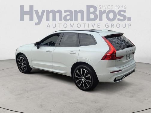 2023 Volvo XC60 B5 Plus Dark Theme