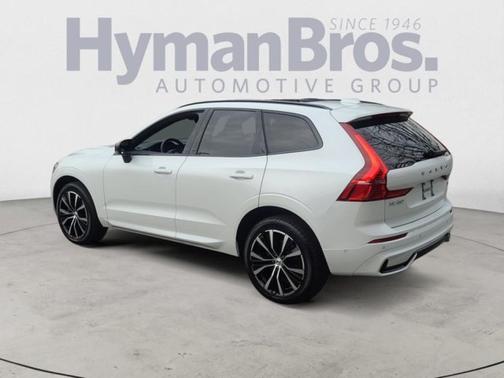 2023 Volvo XC60 Plus Dark Theme