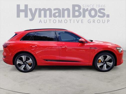 2022 Audi e-tron Premium Plus