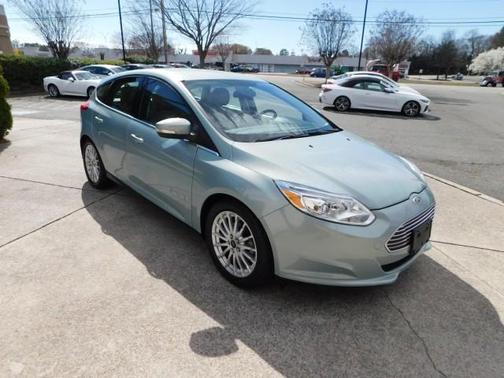 Photo 3 of 32 of 2013 Ford Focus Electric Base
