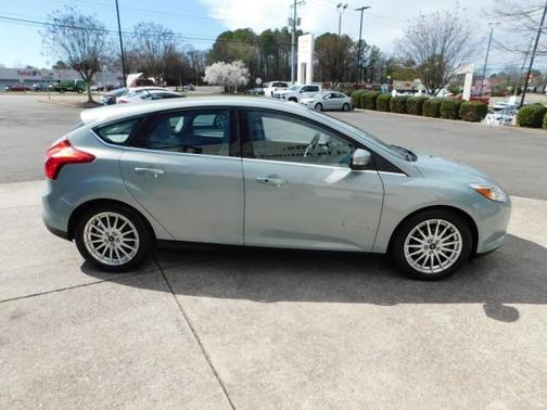 Photo 4 of 32 of 2013 Ford Focus Electric Base