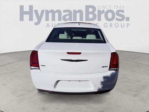 2023 Chrysler 300 Touring