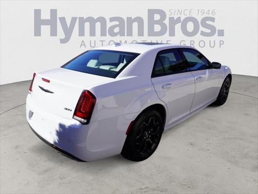 2023 Chrysler 300 Touring