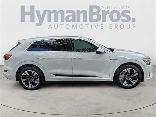 2022 Audi e-tron Premium