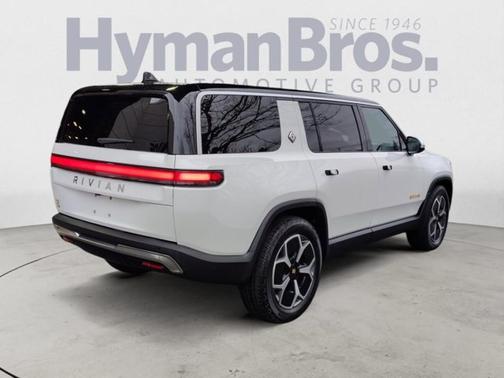 2023 Rivian R1S Adventure