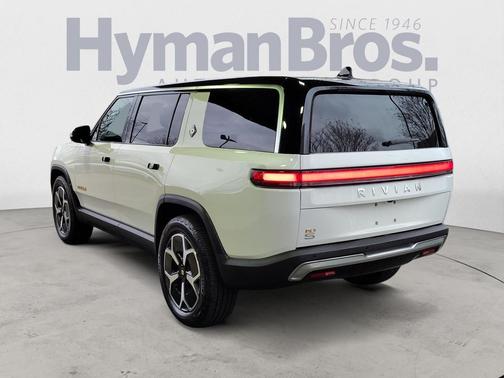 2023 Rivian R1S Adventure