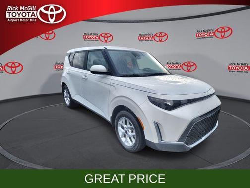 Snow White Pearl 2024 Kia Soul LX