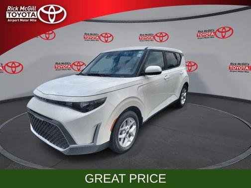 Snow White Pearl 2024 Kia Soul LX