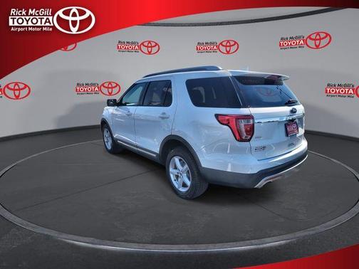 Oxford White 2017 Ford Explorer XLT