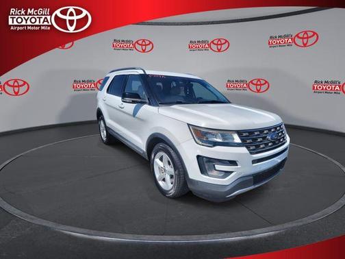 Oxford White 2017 Ford Explorer XLT