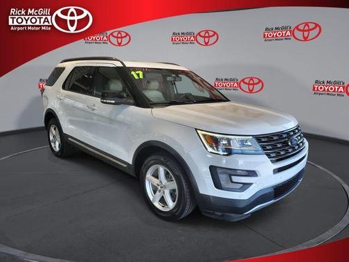 Oxford White 2017 Ford Explorer XLT