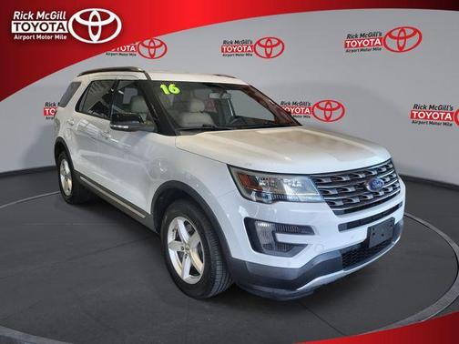 Oxford White 2016 Ford Explorer XLT