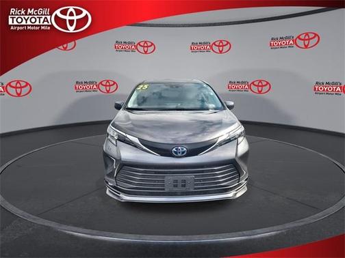 2025 Toyota Sienna XLE