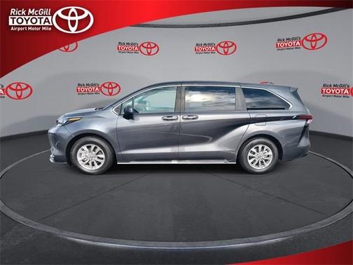 2025 Toyota Sienna XLE