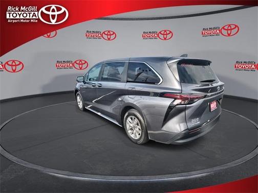 2025 Toyota Sienna XLE