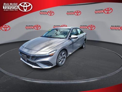 Metal 2025 Hyundai ELANTRA SEL Convenience