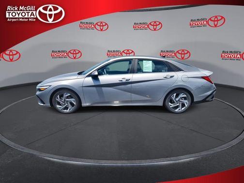 Metal 2025 Hyundai ELANTRA SEL Convenience
