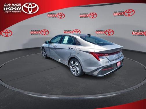Metal 2025 Hyundai ELANTRA SEL Convenience