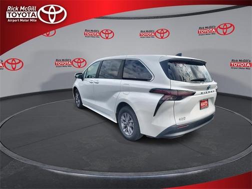 2024 Toyota Sienna LE