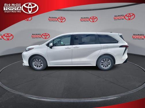 2024 Toyota Sienna LE