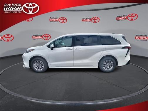 2024 Toyota Sienna LE
