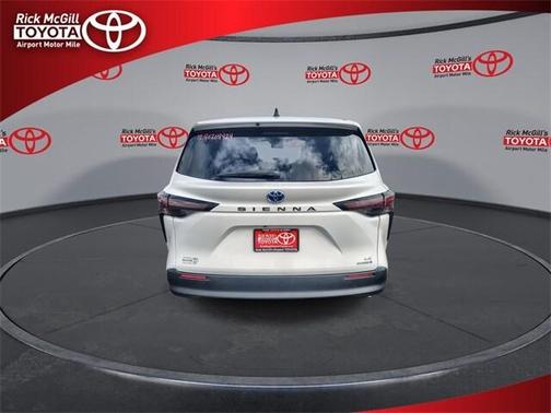 2024 Toyota Sienna LE