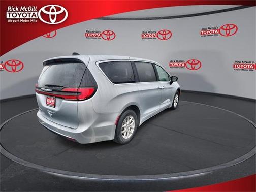 2024 Chrysler Pacifica Touring-L