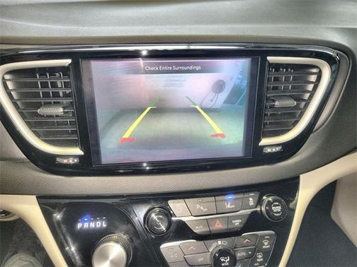 2024 Chrysler Pacifica Touring-L