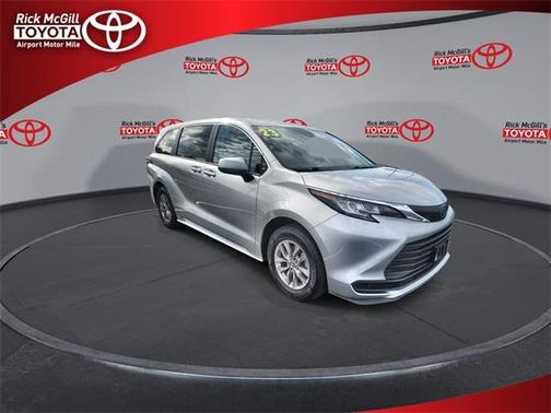 2023 Toyota Sienna LE