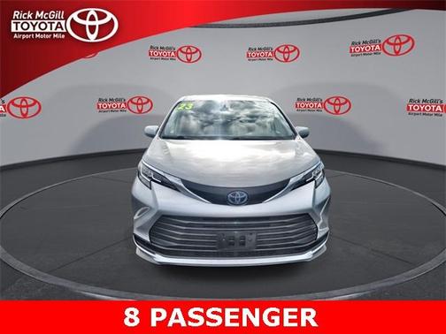 2023 Toyota Sienna LE