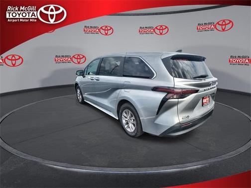 2023 Toyota Sienna LE