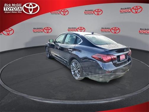 2016 INFINITI Q70 3.7