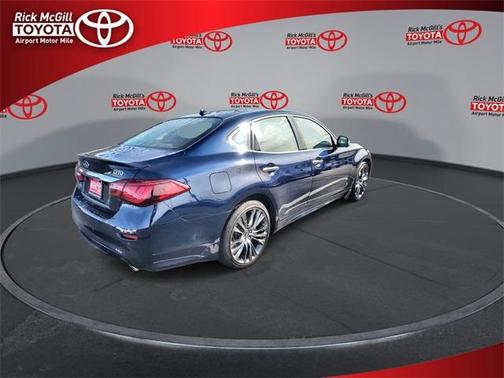 2016 INFINITI Q70 3.7