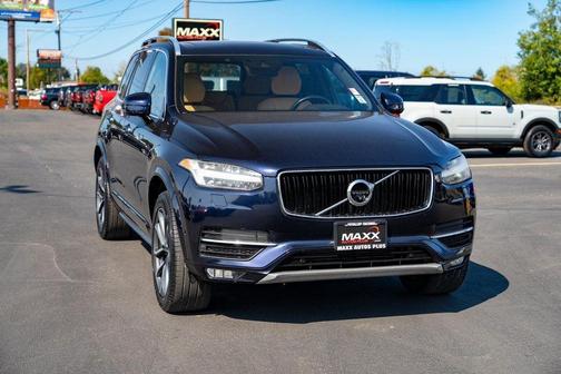 2017 Volvo XC90 T6 Momentum