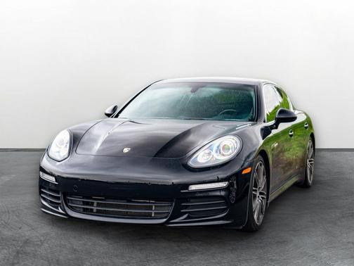 2015 Porsche Panamera 4