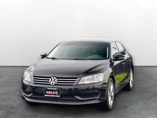 2014 Volkswagen Passat 1.8T Auto SE w/Sunroof & Nav