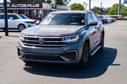 Pure Gray 2021 Volkswagen Atlas Cross Sport 3.6L V6 SE w/Technology R-Line