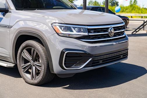 Pure Gray 2021 Volkswagen Atlas Cross Sport 3.6L V6 SE w/Technology R-Line