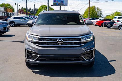Pure Gray 2021 Volkswagen Atlas Cross Sport 3.6L V6 SE w/Technology R-Line