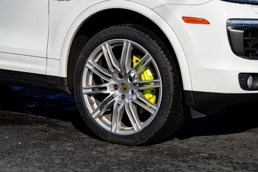 2017 Porsche Cayenne Cayenne S E-Hybrid Platinum Edition