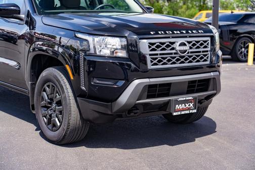 Super Black 2022 Nissan Frontier SV