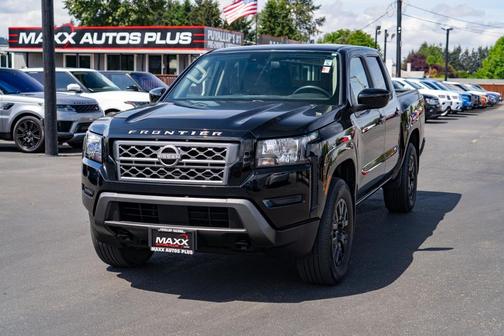 Super Black 2022 Nissan Frontier SV