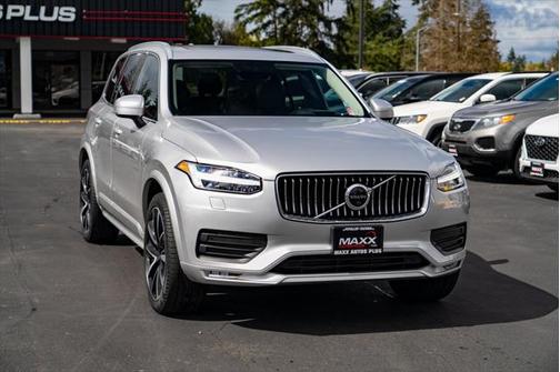 2020 Volvo XC90 T6 Momentum