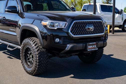 Midnight Black Metallic 2018 Toyota Tacoma TRD Off Road